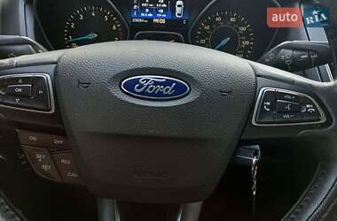 Седан Ford Focus 2015 в 