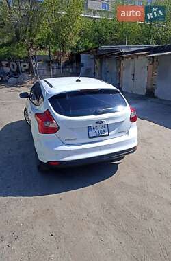 Хэтчбек Ford Focus 2013 в 