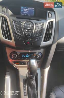 Хэтчбек Ford Focus 2012 в 
