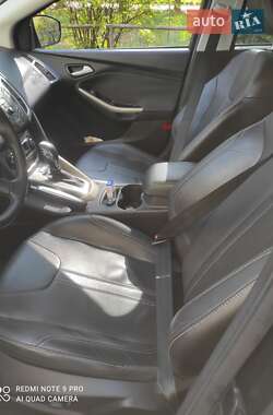Хэтчбек Ford Focus 2012 в 