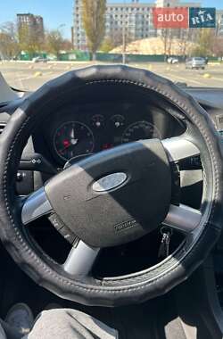 Хэтчбек Ford Focus 2007 в 
