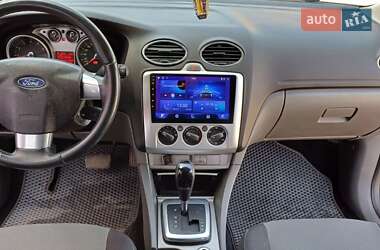 Хэтчбек Ford Focus 2010 в 