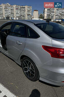 Седан Ford Focus 2015 в 