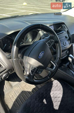 Седан Ford Focus 2015 в 