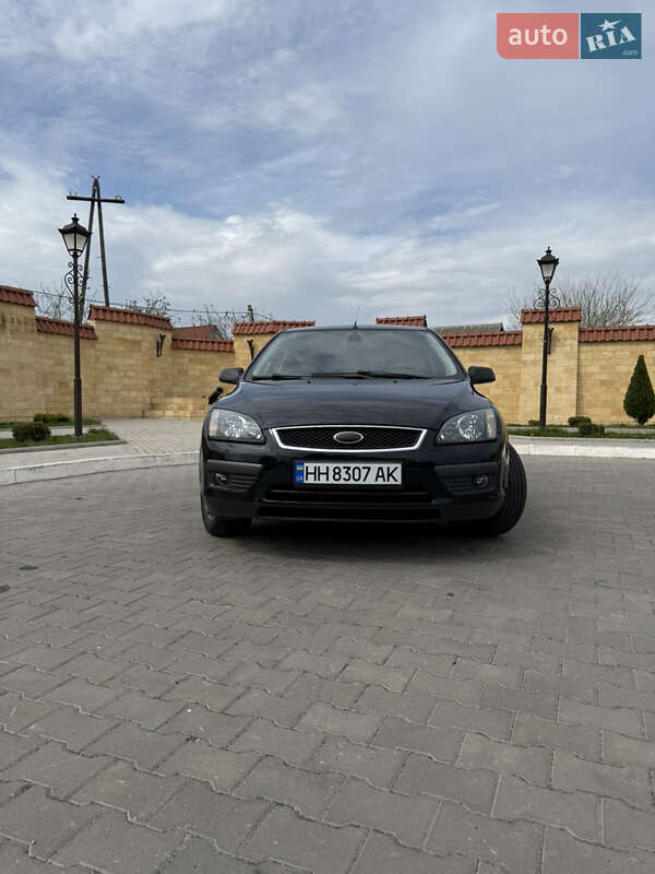 Хэтчбек Ford Focus 2005 в 