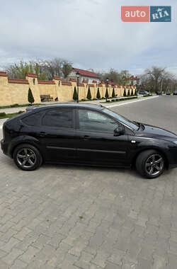 Хэтчбек Ford Focus 2005 в 