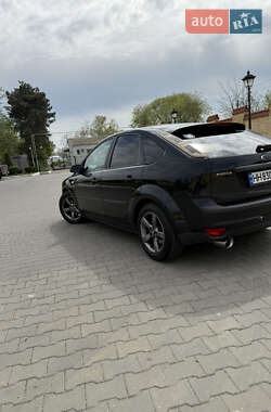Хэтчбек Ford Focus 2005 в 