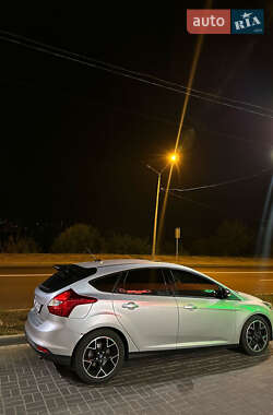 Хетчбек Ford Focus 2012 в 