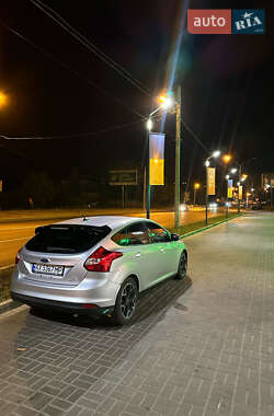 Хетчбек Ford Focus 2012 в 