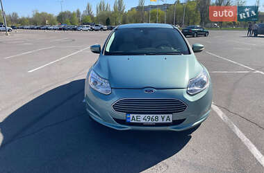 Хэтчбек Ford Focus 2012 в 