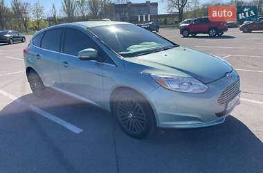 Хэтчбек Ford Focus 2012 в 