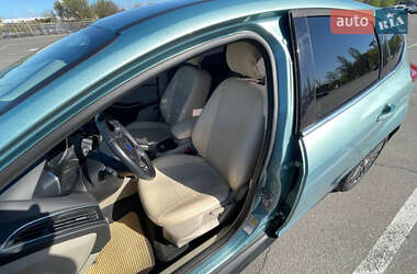 Хэтчбек Ford Focus 2012 в 