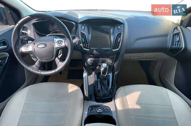 Хэтчбек Ford Focus 2012 в 