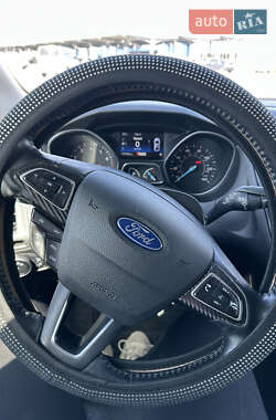 Хэтчбек Ford Focus 2015 в 