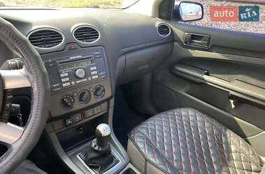 Хэтчбек Ford Focus 2006 в 