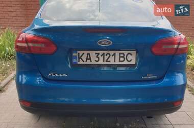 Седан Ford Focus 2015 в 