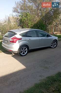 Хэтчбек Ford Focus 2013 в 