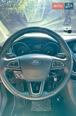 Седан Ford Focus 2015 в 