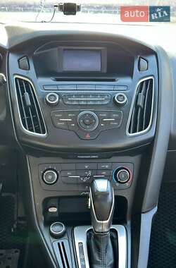 Седан Ford Focus 2015 в 