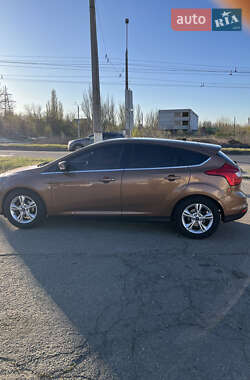 Хэтчбек Ford Focus 2013 в 