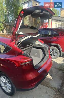Хэтчбек Ford Focus 2015 в 