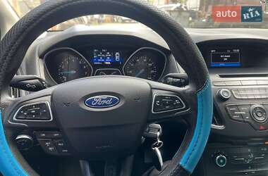 Седан Ford Focus 2015 в 