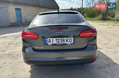 Седан Ford Focus 2015 в 