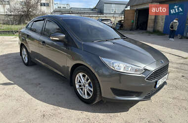 Седан Ford Focus 2015 в 