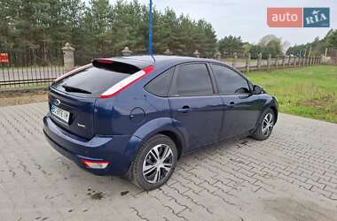 Хэтчбек Ford Focus 2011 в 