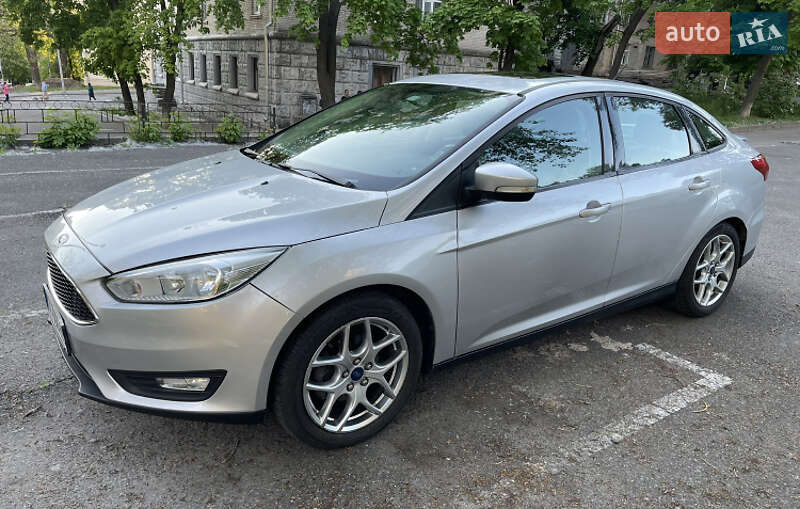 Седан Ford Focus 2015 в 