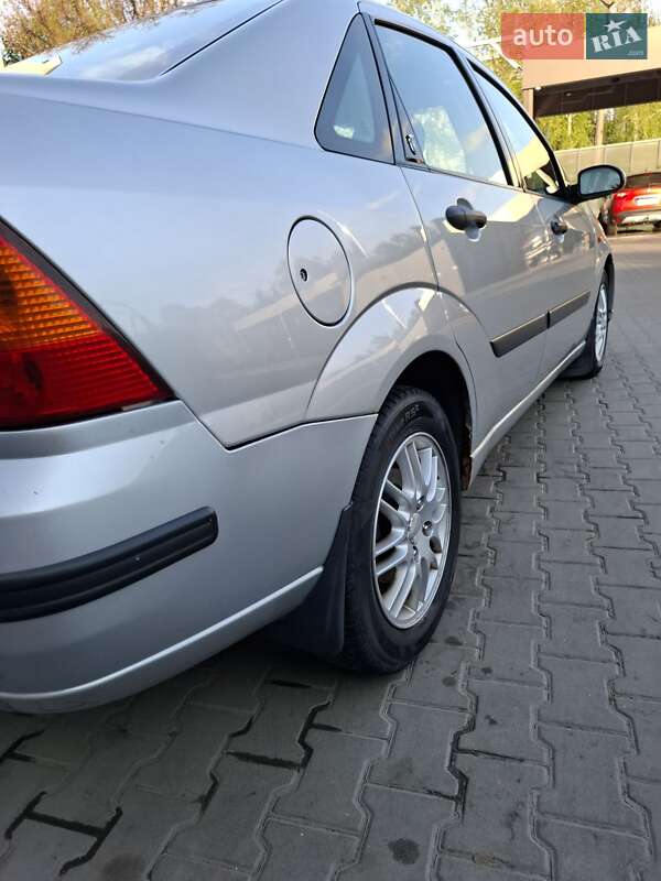 Седан Ford Focus 2000 в Обухове
