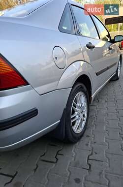 Седан Ford Focus 2000 в 