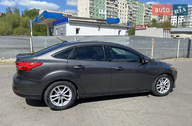 Седан Ford Focus 2015 в 