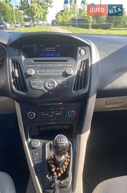 Седан Ford Focus 2015 в 