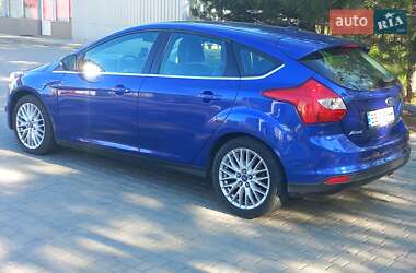 Хэтчбек Ford Focus 2012 в 