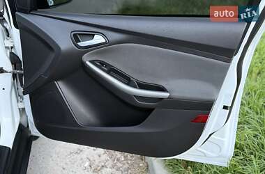 Хетчбек Ford Focus 2014 в 