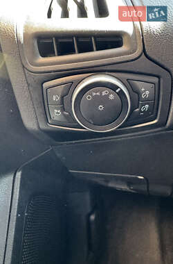 Седан Ford Focus 2015 в 