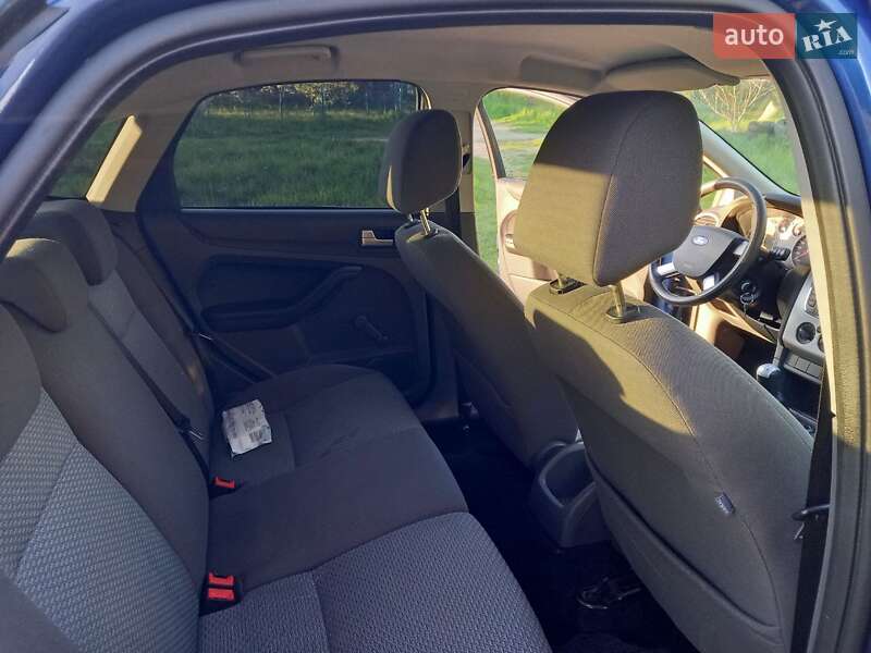 Хэтчбек Ford Focus 2007 в Болехове