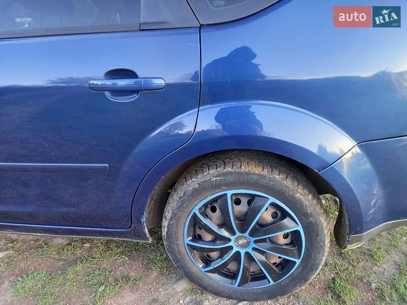 Хэтчбек Ford Focus 2007 в Болехове