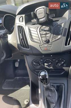 Хэтчбек Ford Focus 2013 в 