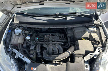 Хетчбек Ford Focus 2011 в 