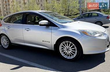 Хэтчбек Ford Focus 2013 в 