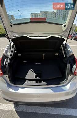 Хэтчбек Ford Focus 2013 в 