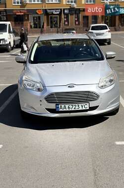 Хэтчбек Ford Focus 2013 в 