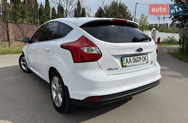 Хэтчбек Ford Focus 2013 в 