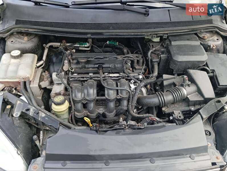 Седан Ford Focus 2006 в Краснограде