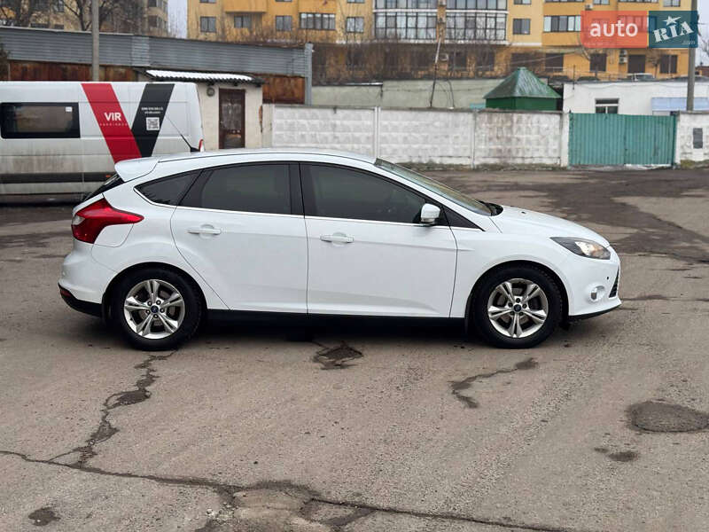 Хэтчбек Ford Focus 2013 в 