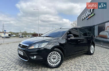 Хэтчбек Ford Focus 2010 в 