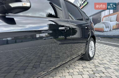 Хэтчбек Ford Focus 2010 в 