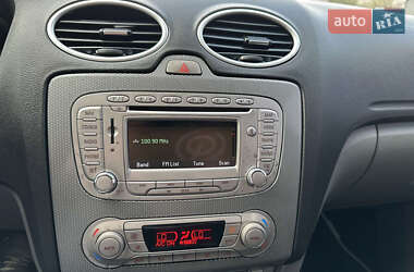 Хэтчбек Ford Focus 2010 в 